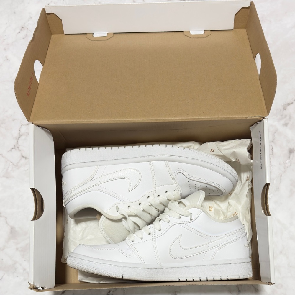 ❌SOLD❌WMNS AIR JORDAN 1 Low